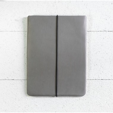 MacBook Sleeve aus grauem Leder