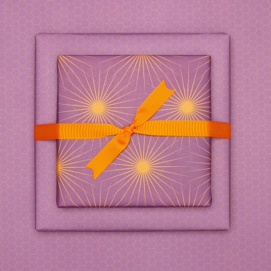 Lila Geschenkpapier "Sonnensterne" - 5 Bogen