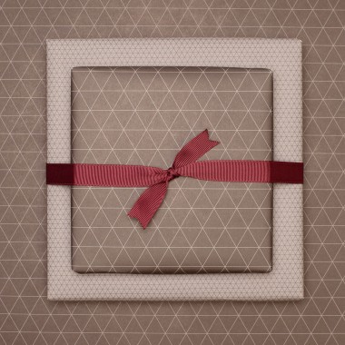 Braunes Geschenkpapier "Dreiecke" - 5 Bogen