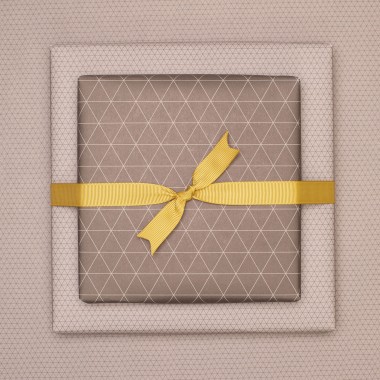 Braunes Geschenkpapier "Dreiecke" - 5 Bogen