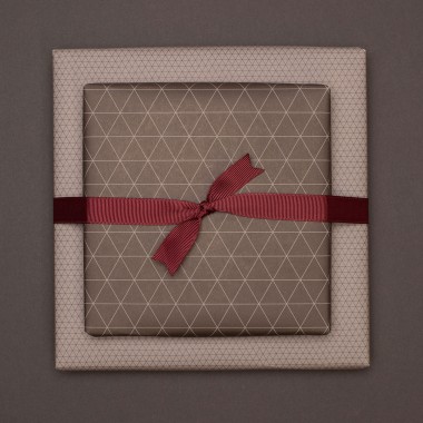 Braunes Geschenkpapier "Dreiecke" - 5 Bogen