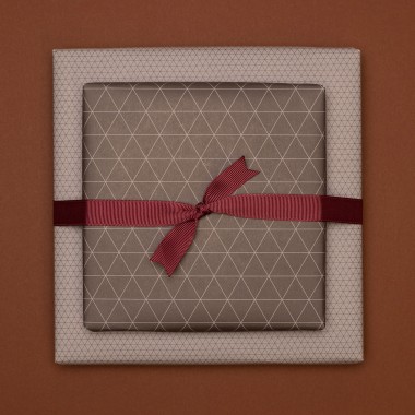 Braunes Geschenkpapier "Dreiecke" - 5 Bogen