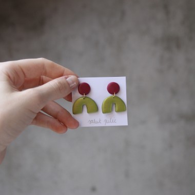 Salut Julie • Polymerton Ohrring 'metallic green x raspberry red minis'