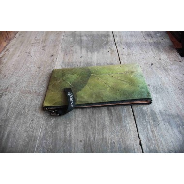 Laptop Hülle aus Blättern, wasserabweisende Notebook Tasche, MacBook Case in grün, 15 Zoll BY COPALA