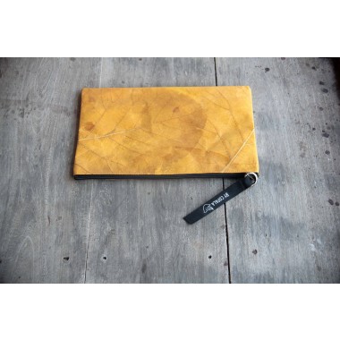 Gefütterte nachhaltige Laptop Hülle 13–14" aus Blattleder – Vegane, handgenähte & wasserabweisende Laptoptasche für MacBook Air / Pro in gelb