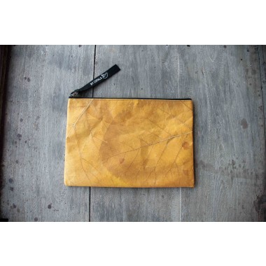 Gefütterte nachhaltige Laptop Hülle 13–14" aus Blattleder – Vegane, handgenähte & wasserabweisende Laptoptasche für MacBook Air / Pro in gelb