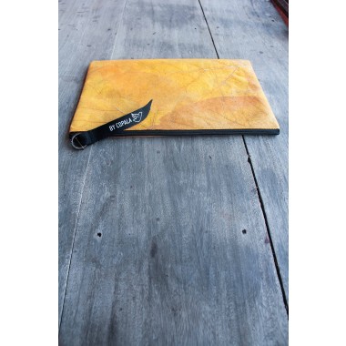 Gefütterte nachhaltige Laptop Hülle 13–14" aus Blattleder – Vegane, handgenähte & wasserabweisende Laptoptasche für MacBook Air / Pro in gelb