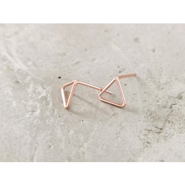Minimalistische Rosé Gold Dreieck Ohrstecker, dein neuer Everyday-Favorit - auch in Sterling Silber und Gold Filled - KIZZU Schmuck