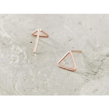 Minimalistische Rosé Gold Dreieck Ohrstecker, dein neuer Everyday-Favorit - auch in Sterling Silber und Gold Filled - KIZZU Schmuck