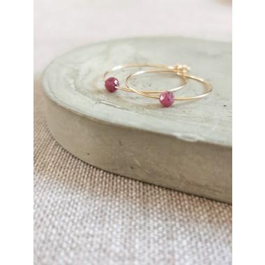 Creolen mit leuchtendem Rubin – minimalistisch, edel und ideal für jeden Tag! - handgefertigt in Sterling Silber und (Rosé) Gold Filled - KIZZU Schmuck Manufaktur