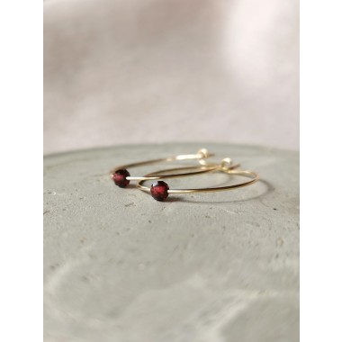 Creolen mit tiefrotem Granat – kraftvoll, stilvoll und ideal für jeden Tag! - handgefertigt in Sterling Silber und (Rosé) Gold Filled - KIZZU Schmuck Manufaktur