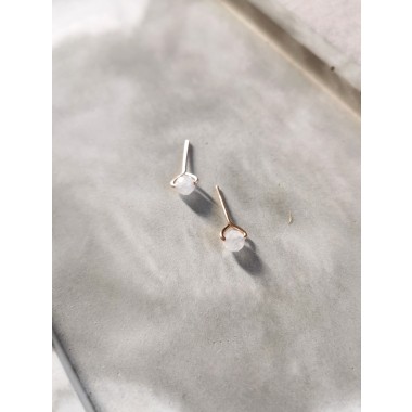 Mondstein Ohrstecker – für Intuition und weibliche Energie - handgefertigt aus Sterling Silber oder (Rosé) Gold Filled - KIZZU Schmuck Manufaktur 