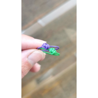 Lila Knotenring – handgemacht, verspielt und ein echter Hingucker I KIZZU Schmuck Manufaktur 