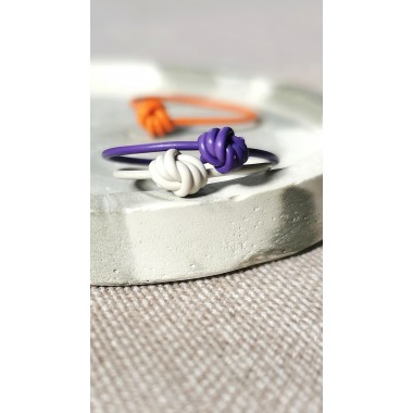 Lila Knotenring – handgemacht, verspielt und ein echter Hingucker I KIZZU Schmuck Manufaktur 