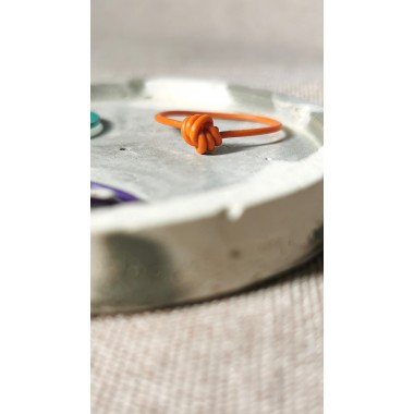 Lila Knotenring – handgemacht, verspielt und ein echter Hingucker I KIZZU Schmuck Manufaktur 