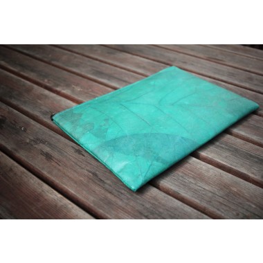 Gefütterte nachhaltige Laptop Hülle 15–16" aus Blattleder – Vegane, handgenähte & wasserabweisende Laptoptasche für MacBook Air/ Pro -türkis