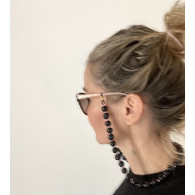 Minimalistische Brillenkette - Kette aus Holzperlen von not white studio.