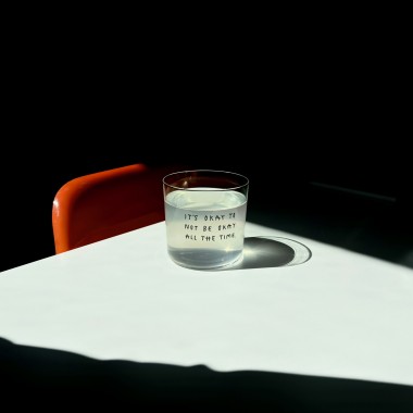 I'TS OKAY Glas – yahya studio, johanna schwarzer