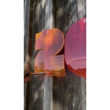 THE SUPER HOUSE NUMBER NEON RED - Hausnummer von not white studio