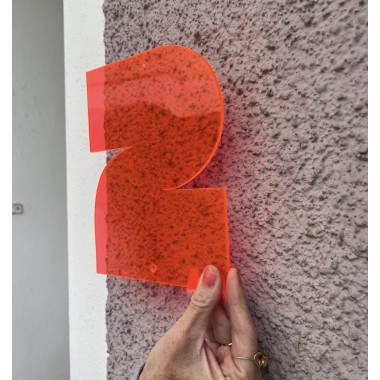 THE SUPER HOUSE NUMBER NEON ORANGE - Hausnummer von not white studio