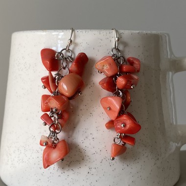 OHRRINGE Korallen Traube aus gebrochenen echten Korallensplittern mit silbernen Ohrhaken