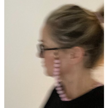 Minimalistische Brillenkette aus Holzperlen