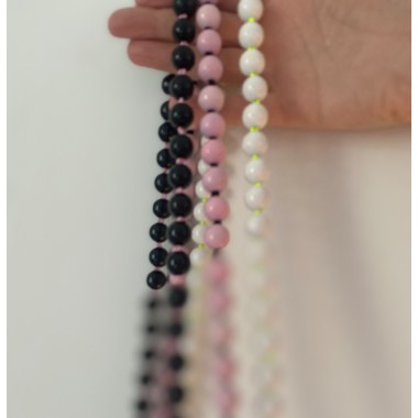 Minimalistische Brillenkette aus Holzperlen