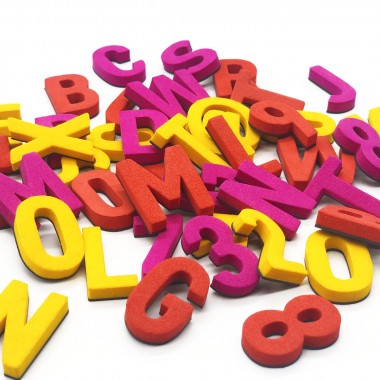 Set mit 200 modernen Magnetbuchstaben, Zahlen & Sonderzeichen. KNUTSCH KNALL | TYPE OH
