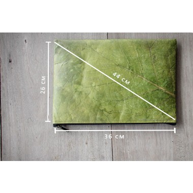 Laptop Hülle aus Blättern, wasserabweisende Notebook Tasche, MacBook Case in grün, 15 Zoll BY COPALA