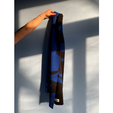 Grafischer Merinoschal in blau-schwarz