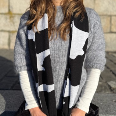 Grafischer Merinoschal in schwarz-weiss