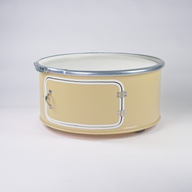 Lockengelöt - Little Bob mit Tür - Couchtisch aus Hamburger Ölfässern