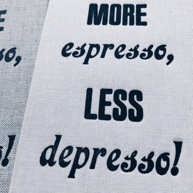 MORE espresso, LESS depresso!
Letterpress von papelami