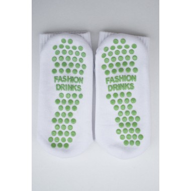 Iced Matcha Latte Stripes | Bestickte Bio Baumwoll Socken (mit Grip-Sohle)