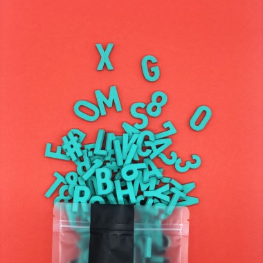 Set mit 200 Magnetbuchstaben, Zahlen & Sonderzeichen. MEGA MINT