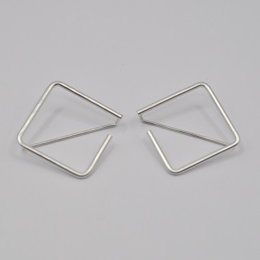 Ohrringe "Umschlungen Quadrat"
von DOPPELLUDWIG