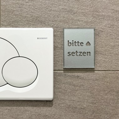 Keilbach Piktogramm "bitte setzen" aus Floatglass, selbstklebend, 7 x 9 cm