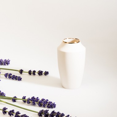 "Mini-Vase Puck" mit Goldrand – studio.drei