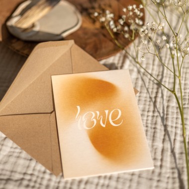 "Love" Postkarte mit Briefumschlag von REYOUNITE