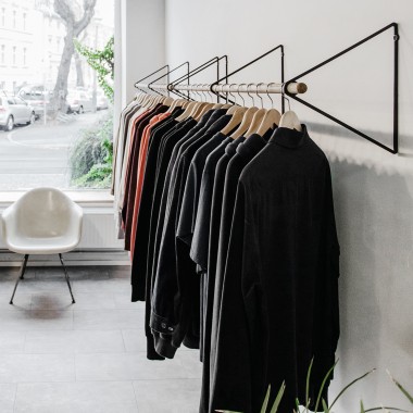 SOLID Garderobe Schwarz | Result Objects 