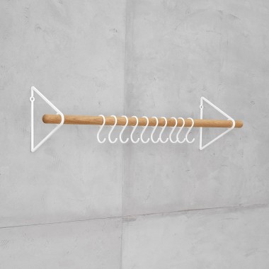 SOLID Flurgarderobe in Weiß mit weißen Haken | Result Objects