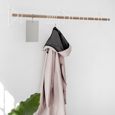 SOLID Flurgarderobe in Weiß mit weißen Haken | Result Objects