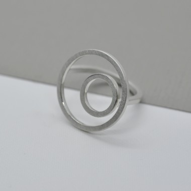 Ring "Eingerahmt" aus Silber von DOPPELLUDWIG