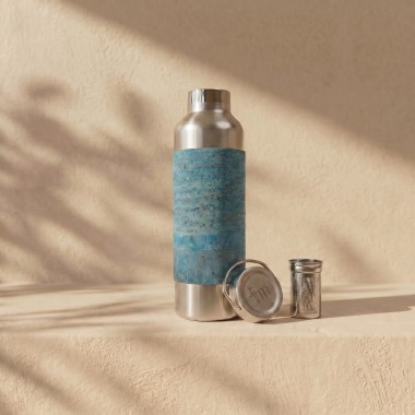Edelstahl-Trinkflasche 750 ml mit Korksleeve und Teesieb