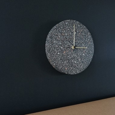 Terrazzo Wanduhr mit Uhrzeiger aus Messing_VLO design