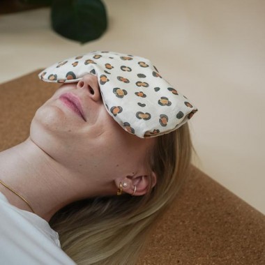 4. Augenkissen Yoga Bio Lavendel Dinkel „Leo hell“ – für Meditation, Entspannung & Stressabbau, waschbarer Baumwollbezug - Tochter von Walter