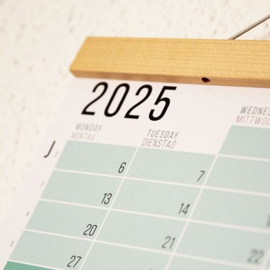 Wandkalender 2025 „Pastell-Türkis“ Jahresplaner | Limited Edition | 100% Recyclingpapier | Deutsch-Englisch
