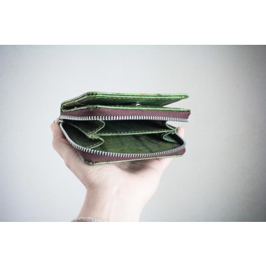 Nachhaltiges Portemonnaie aus recycelten Blättern in grün mit Zipper – vegan & umweltfreundlich