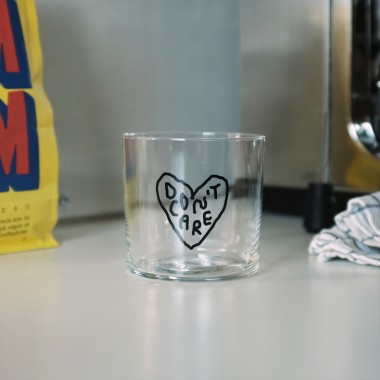 Don't Care Glas – yahya studio, johanna schwarzer