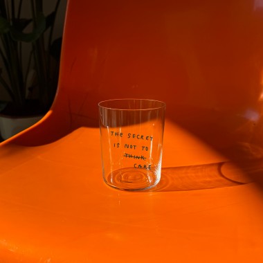 THE SECRET IS NOT TO CARE - 500ML Glas - yahya studio, johanna schwarzer